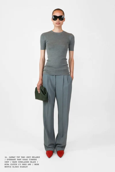 Look 16